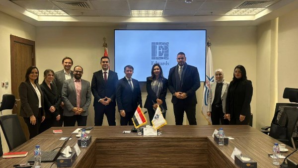 التأمين الصحي الشامل يبحث التعاون مع شركات عالمية لتحديث علاج أمراض القلب