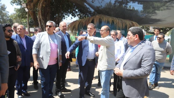 وزير الزراعة يتفقد معرض الزهور بالدقي