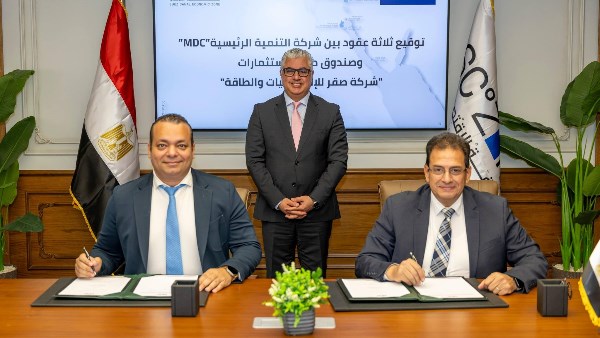 اقتصادية قناة السويس توقع عقود 3 مشروعات تكنولوجية جديدة بالسخنة