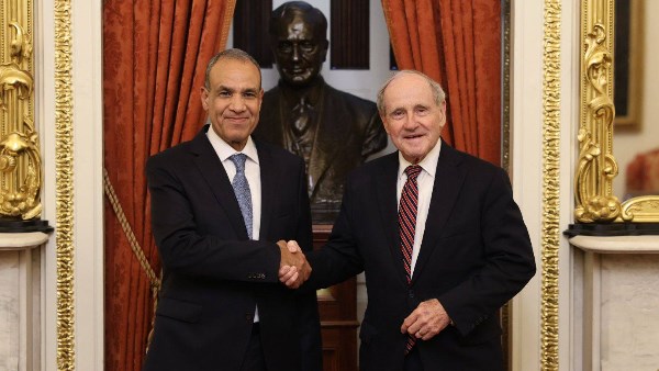 وزير الخارجية يلتقي رئيس لجنة العلاقات الخارجية بمجلس الشيوخ الأمريكي