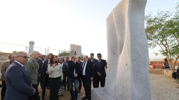 وزيرة الثقافة توافق على تجديد عرض 3 أعمال فنية من "سمبوزيوم أسوان"بميادين السويس