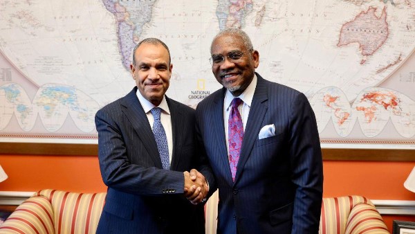 وزير الخارجية يلتقي زعيم الأقلية الديمقراطية في لجنة الشئون الخارجية بمجلس النواب الأمريكي