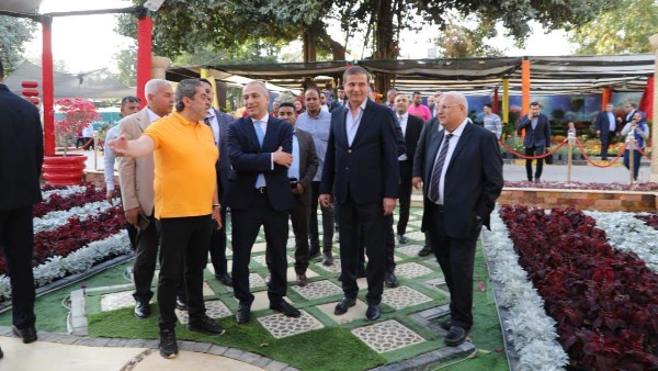 وزير الزراعة يتفقد معرض زهور الربيع ويشيد بالإقبال الجماهيري الكثيف