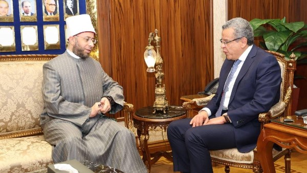 وزير الأوقاف يلتقي رئيس المركزي للمحاسبات لتعزيز التعاون والحوكمة 