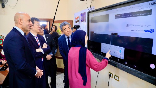 جانب من زيارة مدرسة الأورمان لمتابعة تدريس الذكاء الاصطناعي
