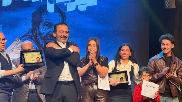 تكريم دنيا سامي وأحمد عزمي وعمر رزيق من مهرجان المسرح العالمي