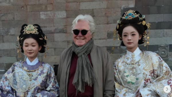 حسين فهمي من تصوير الفيلم الصيني العالمي "The Story I Found in China"