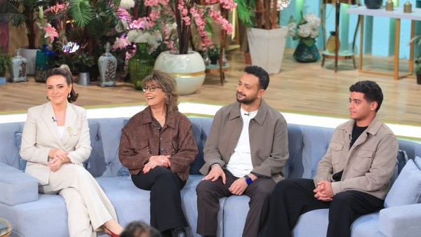 أبطال مسلسل حكاية نرجس ضيوف الحلقة الجديدة من معكم 