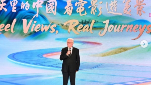 حسين فهمي في فعاليات كرنفال الثقافة السينمائية