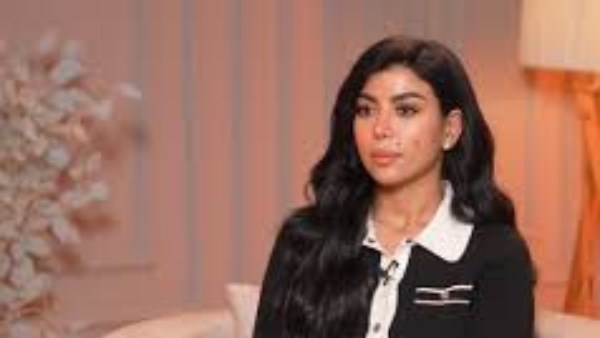 كارولين عزمي