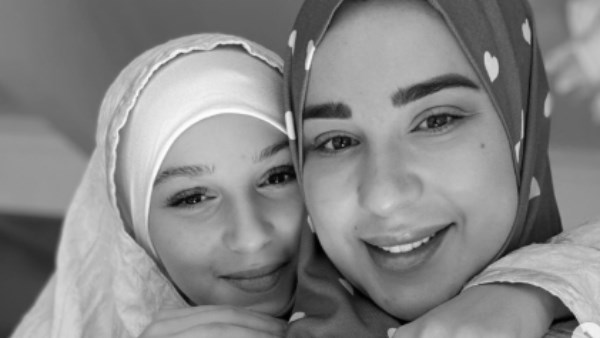 أسما شريف منير وابنتها 