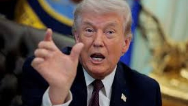 أكد الرئيس الأمريكي دونالد ترامب، أن القيادة الجديدة في إيران طلبت للتو من الولايات المتحدة وقف إطلاق النار. 