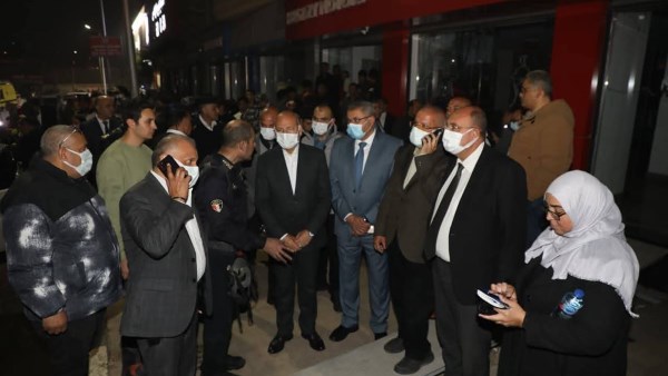 أمرت جهات التحقيق بتشكيل لجنة هندسية من محافظة القاهرة للوقوف على حالة العقار بعد الحريق 