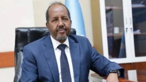 هجوم بقذائف هاون يستهدف مطار بيدوا بالتزامن مع زيارة الرئيس الصومالي 