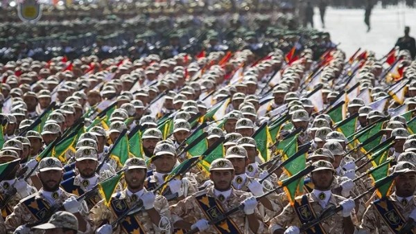 إيران تستهدف ديمونا والنقب وتعلن إسقاط 5 طائرات أمريكية في يوم واحد 