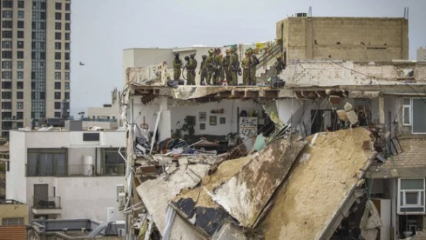 هجوم ثلاثي من إيران وحزب الله والحوثيين 