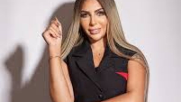 صورته عارياً.. محامي سارة خليفة يدفع بعدم اختصاص المحكمة فى نظر قضية هتك عرض سائقها