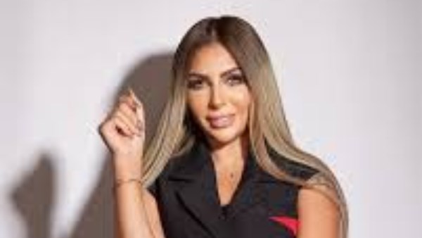 تأجيل محاكمة سارة خليفة وآخرين لاتهامهم يهتك عرض سائقها وتصويره عاريًا 