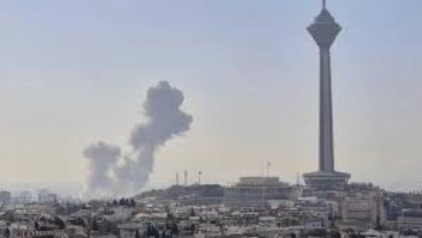 غارات أمريكية إسرائيلية تستهدف جزيرة خرج ومنشآت حيوية في إيران 