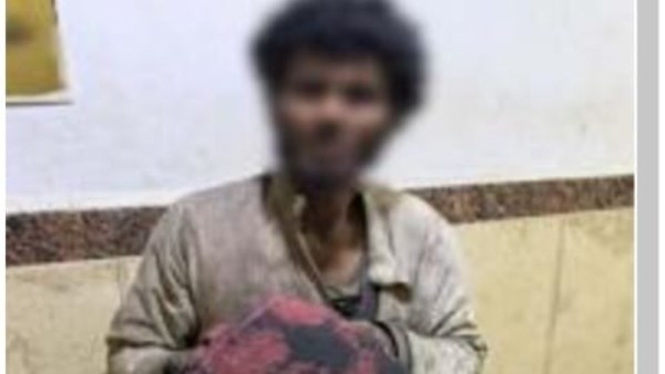 الداخلية تكشف ملابسات فيديو شاب ينام في حفرة صرف صحي بمطروح 