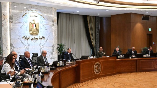 رئيس الوزراء يترأس الاجتماع الأسبوعي للحكومة ويستعرض عدداً من الملفات الاقتصادية والسياسية