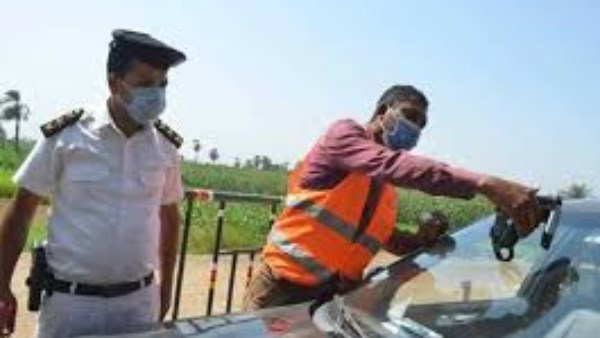 تحرير 705 مخالفة لعدم تركيب الملصق الإلكتروني ورفع 29 سيارة ودراجة نارية متروكة