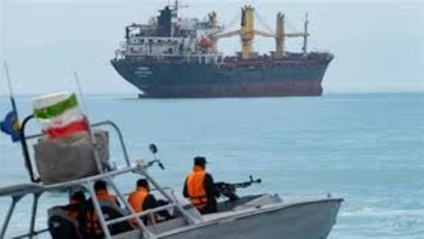 تحذيرات إيرانية بشأن حركة السفن في الخليج وبحر عُمان 