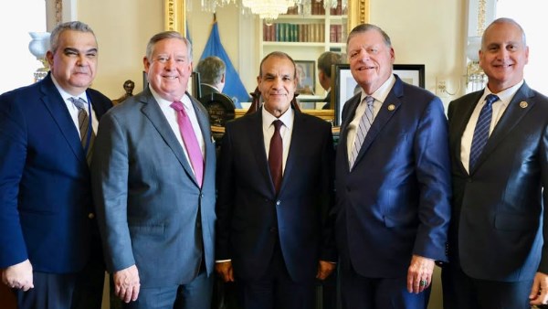 خلال زيارته لواشنطن … وزير الخارجية يواصل لقاءاته مع رؤساء اللجان بمجلس النواب الأمريكي