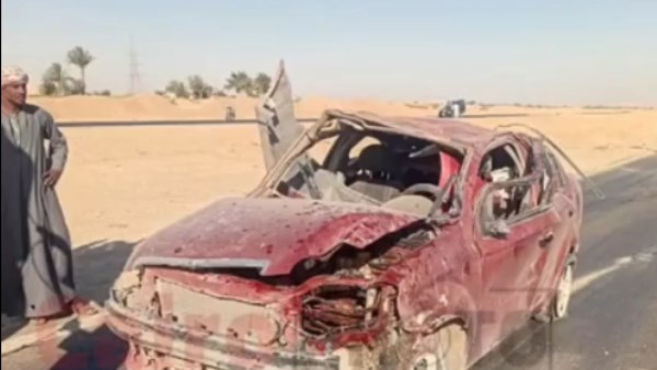 كانوا رايحين الجامعة.. مصرع 3 طلاب في حاد انقلاب سيارة ملاكي على الطريق الصحراوي الغربي بقنا 