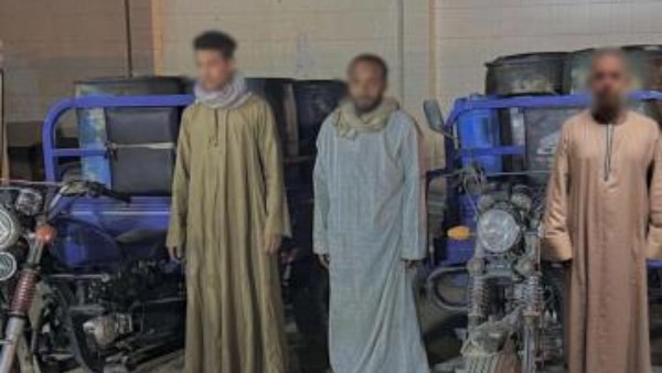 ضبط 3 متهمين بحوزتهم 1.5 طن سولار مُهرب بأسوان قبل بيعه في السوق السوداء  