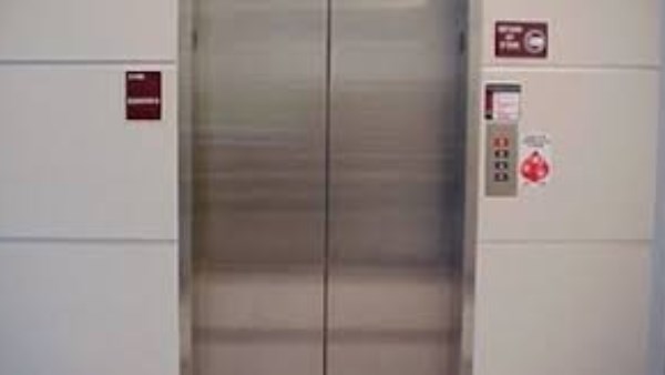 مصرع شخص بسقوط مصعد عقار في المقطم والنيابة تحقق لمعرفة ملابسات الحادث