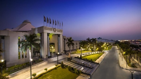 جامعة مصر للعلوم والتكنولوجيا.. مؤسسة تعليمية برؤية عالمية وتصنيفات متقدمة تصنع قادة المستقبل