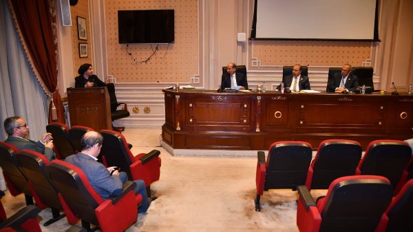 جانب من المناقشات 