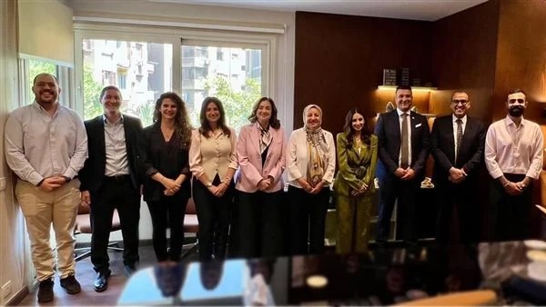 جانب من التوقيع