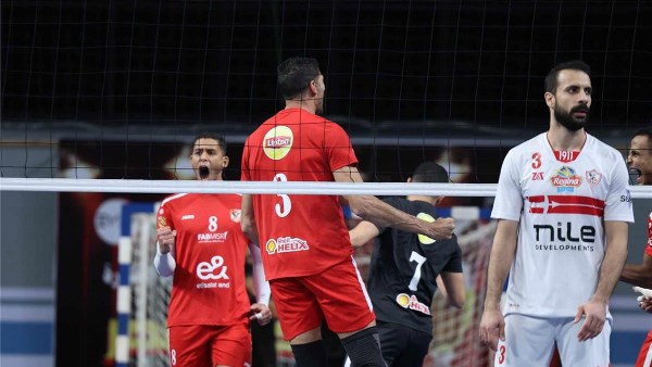 الأهلي والزمالك في الطائرة 