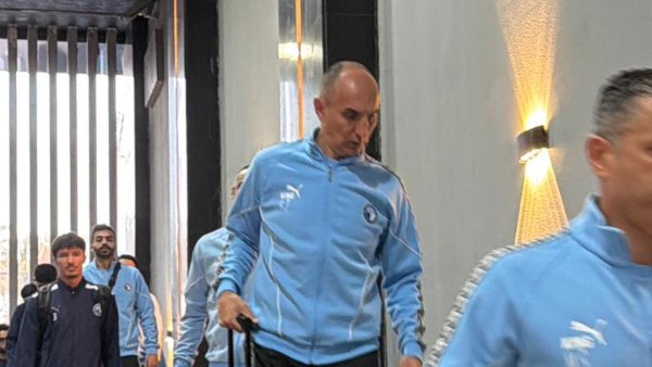 وصول الفريقين 