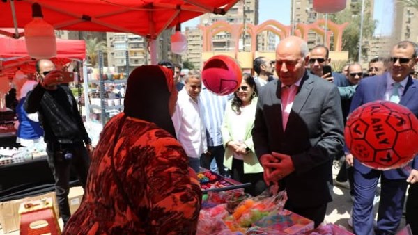 احتفالهم بشم النسيم بالحديقة الدولية