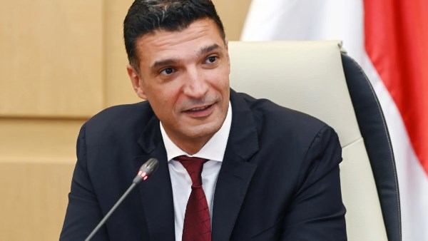 وزير الصناعة