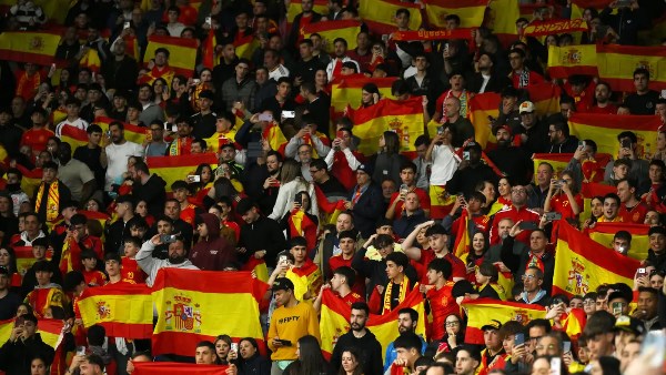 هتافات جماهير إسبانيا