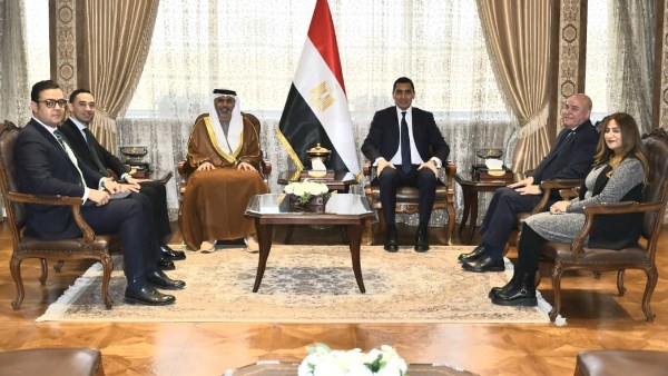 وزير الرياضة مع سفير دولة الإمارات