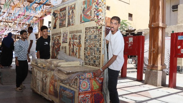 حملة مكبرة لإعادة الإنضباط بالسوق السياحى القديم بأسوان