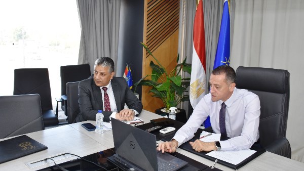 عبر الفيديو كونفرانس ..لاشين يشارك فى اللقاء التشاورى لمنظومة الحماية الإجتماعية بأسوان