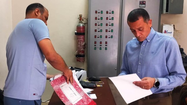 محافظ أسوان أثناء جولة مفاجئة بمحطات الوقود