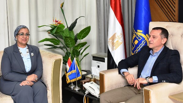 محافظ أسوان يستقبل وفد المجلس القومى للمرأة 