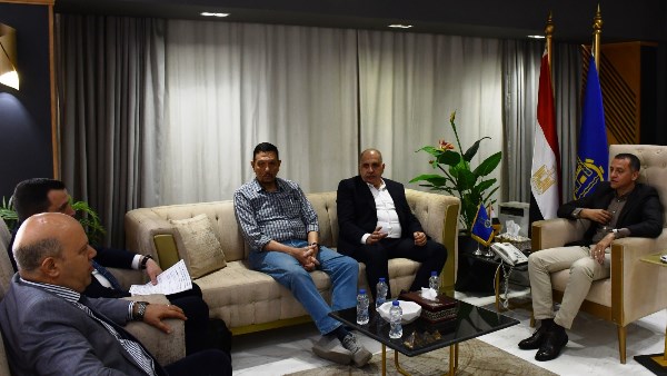 محافظ أسوان يلتقى بوفد الهيئة العامة للنقل النهرى
