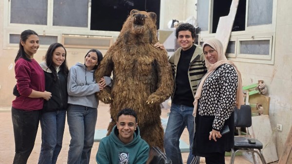 طلاب قسم النحت بجامعة الأقصر