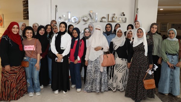 طلاب ألسن الأقصر يتبرعون بالدم لاطفال السرطان 