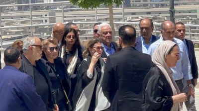 زوجة هاني شاكر أثناء استقبال جثمانه 
