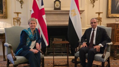 وزيرا خارجية مصر والمملكة المتحدة يبحثان تعزيز العلاقات الثنائية ومستجدات الأوضاع الإقليمية وسبل خفض التصعيد
