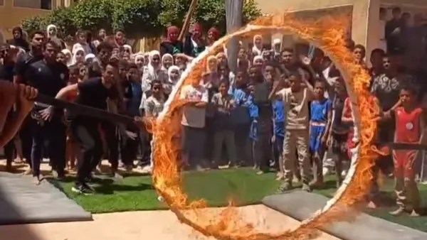 جانب من العرض المثير للجدل